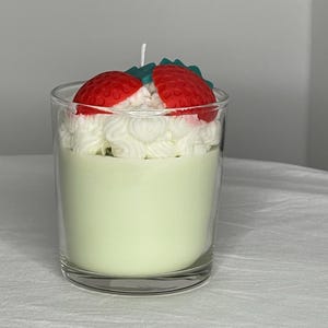 Erdbeer-Kerze - fruchtige Dekoration - Geschenkidee Sommer -Duftkerze -personalisiertes Geschenk- Duftkerze individuell -Geburtstagsgeschenk