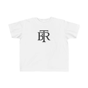 Peut inclure: T-shirt blanc avec un logo monogramme noir avec les lettres "B" et "R". Le logo est centré sur la poitrine. Le t-shirt a des manches courtes et un col rond.