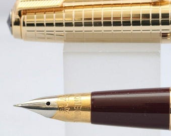 Pluma estilográfica Wing Sung 601A / Resina de coco, capuchón dorado, plumín fino