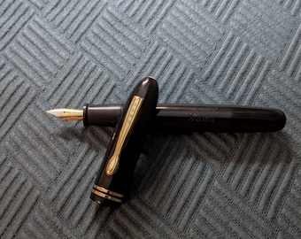 Pluma estilográfica Gamma Commander de ebonita negra brillante, hecha a mano, con detalles dorados