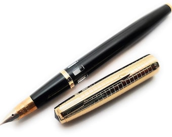 Wing Sung 601A Vacumatic Fountain Pen | Black Resin, Gold Cap, 0.5mm Nib