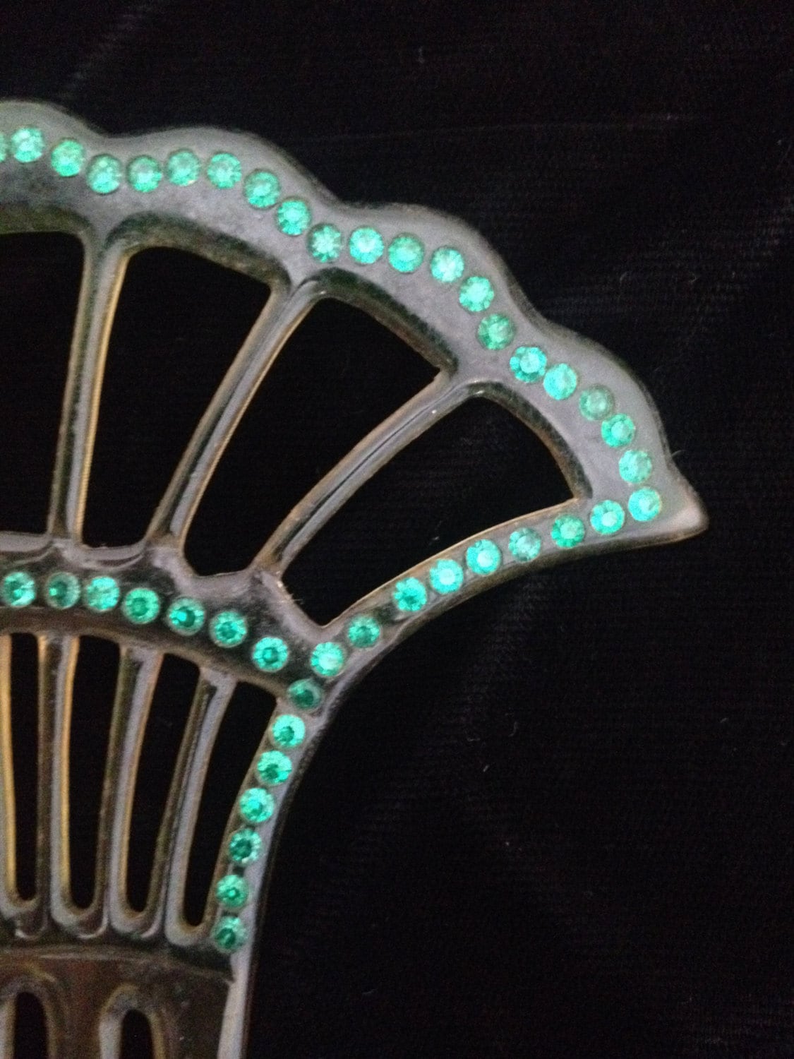 Antique Mantilla Hair Comb Green Rhinestones on Champagne  display picture 2