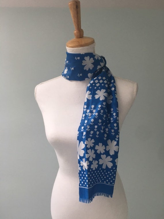 Vintage Mod Floral Neck Scarf Blue and White St. … - image 3