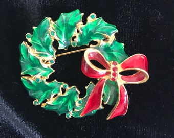 Vintage Christmas Wreath Pin Brooch Green Red Enamel Gold
