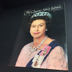 Queen Elizabeth II Silver Jubilee 1972 Collectible Commemorative Souvenir Book British Royal Family Memorabilia