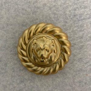 Vintage Lion Head Medallion Scarf Clip Matte Gold