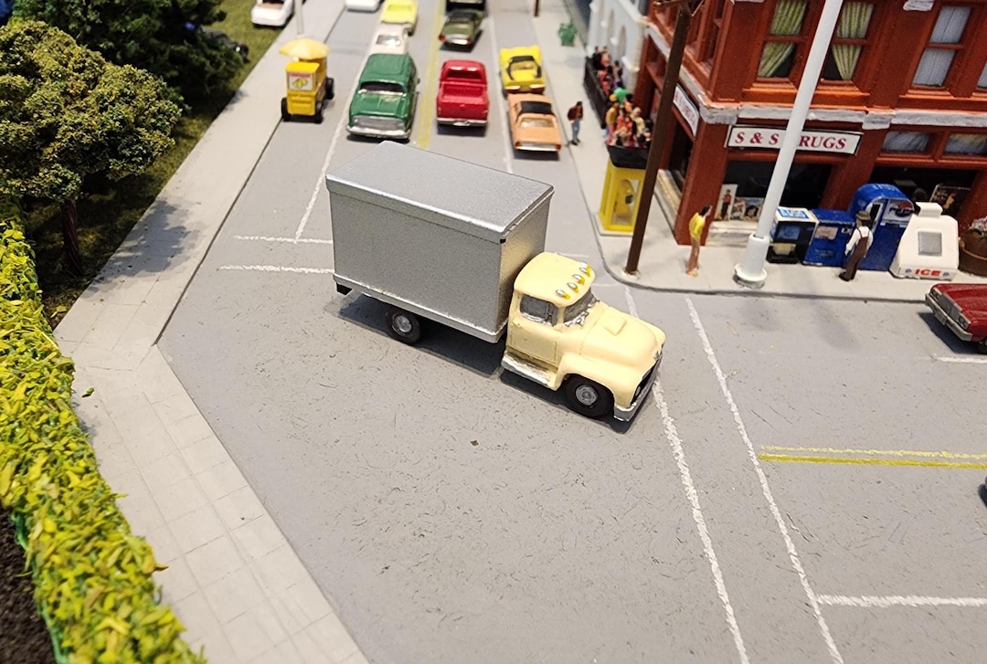 N Scale Old Style Box Truck DETAILED N Gauge Model Train Detail Tan ...