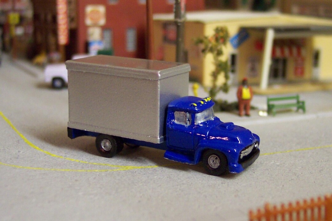 N Scale Old Style Box Truck DETAILED N Gauge Model Train Detail Blue ...