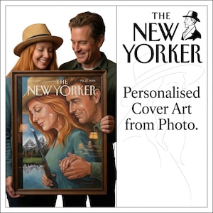 Pu&ograve; includere: Una copertina incorniciata della rivista "The New Yorker" raffigurante una coppia che si abbraccia, con una scena di montagna visibile attraverso una finestra. La copertina &egrave; tenuta da una coppia sorridente. Il testo a destra recita "Personalised Cover Art from Photo."