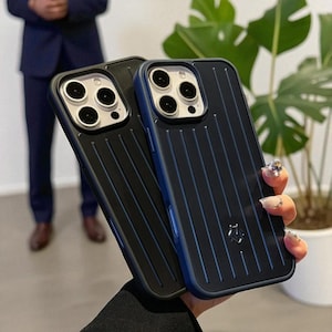 RIMOWA ブラック ストライプ iPhone13ケース リモワ】 RIMOWA