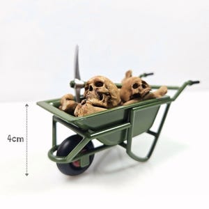 Dödskalle, Skelett, Skottkärra, Utgrävningsset med Spade eller Hacka, Miniatyr Dockhussamling