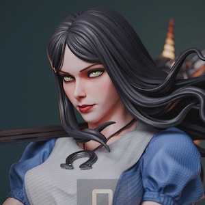 Puede incluir: Figura 3D de una mujer con largo cabello negro y ojos verdes, vestida con un vestido azul con una parte superior blanca y un colgante de herradura. La figura tiene una expresión seria. La imagen incluye el texto "HIHOWRU STL" y una dirección web.