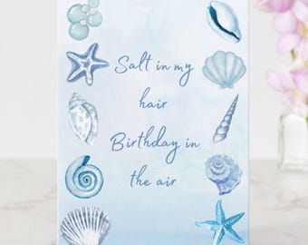 Tarjeta de cumpleaños con temática costera azul, tarjetas de felicitación imprimibles, temática oceánica de conchas marinas, tarjeta digital estética, tendencia