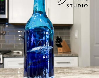 Handgefertigte Flaschenlampe im dunklen Ozean-Stil, stimmungsvolle Küstendekoration aus Kunstharz, marineblaues Strand-Nachtlicht