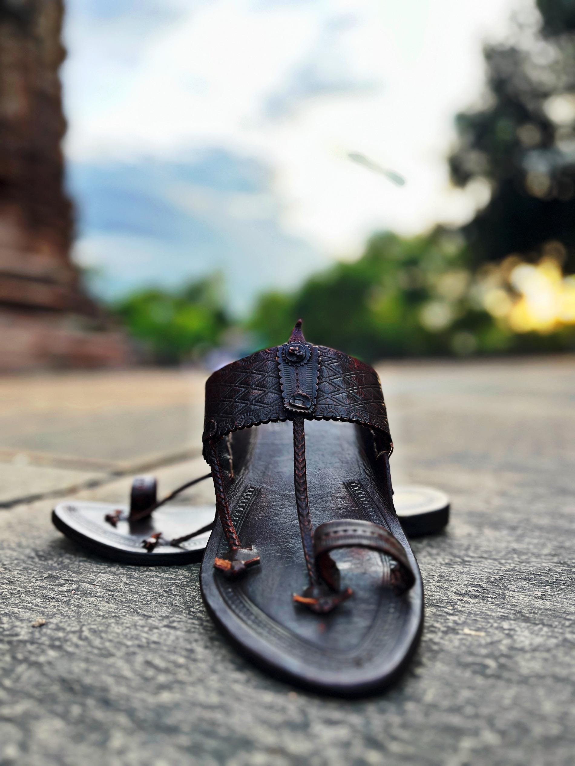 Men kolhapuri chappal - Etsy 日本