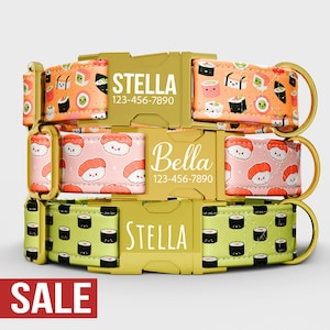 Puede incluir: Tres collares personalizados para perros con diseños de sushi. El collar superior es naranja, el del medio es rosa y el inferior es verde. Cada collar tiene una hebilla dorada con un nombre y un número de teléfono.