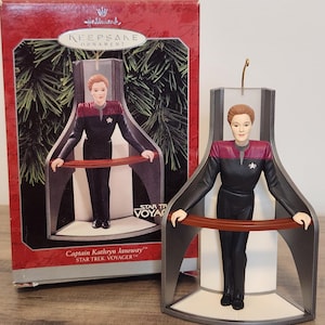 1998 Hallmark Keepsake Ornament Star Trek Voyager Captain Kathryn Janeway