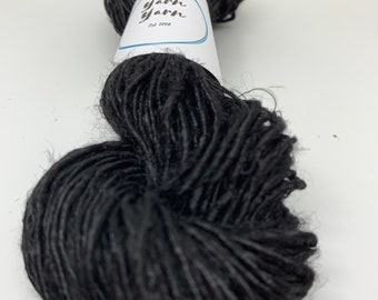 Fil banane, noir, lot de 5 mètres. Laine à tricoter. Fil respectueux des végétaliens. Fil au crochet, fibre artistique, fils éthiques filés à la main.