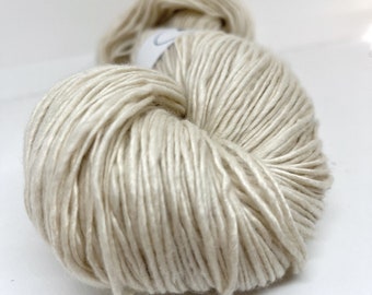 Organic eri pure silk. Super soft, peace silk, undyed. Weaving, knit, crochet, fiber art