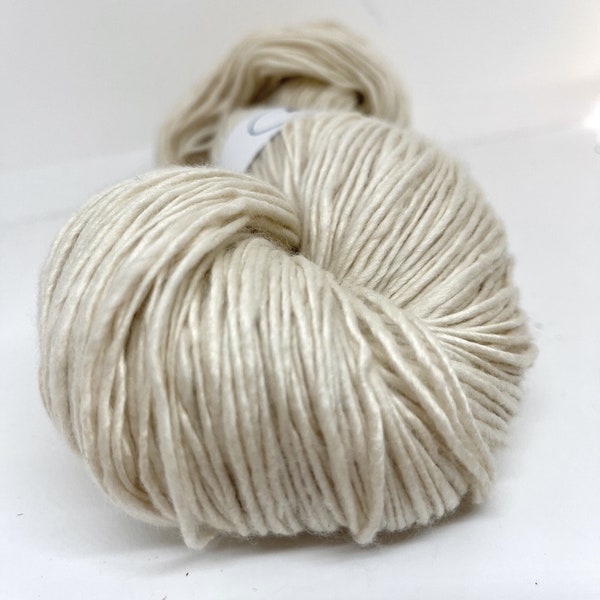 Organic eri pure silk. Super soft, peace silk, undyed. Weaving, knit, crochet, fiber art