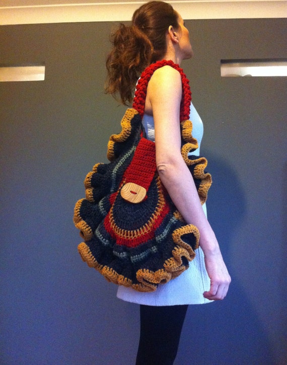 Shoulder bag large contemporary crochet bag in Scottish pure Aran, wearable art, handmade in Scotland. Versatile exclusive design.