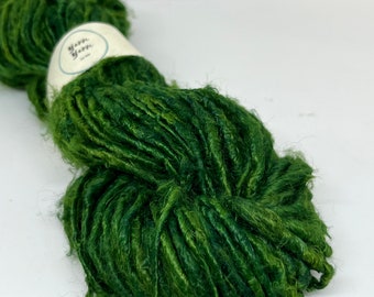 Fil banane, vert terreux, 100 g, 25 mètres. Laine à tricoter. Fil respectueux des végétaliens. Fil au crochet, fibre artistique, fils éthiques filés à la main.