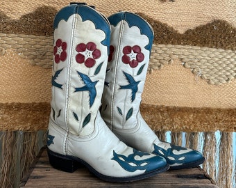 ACME Vintage 80er 90er Stiefel | Western-Leder-Bluebird-Vogel- und Blumen-Inlay-Design | 1980er 70er Cowgirl, Cowboy Southwestern | Damengröße 6,5