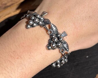 SILVER GRAPES Mexican Sterling Silver Chain Link Bracelet | Made in Mexico | Charm Bracelet | Fruit Grapevine Jewelry, Whimsical | 20g