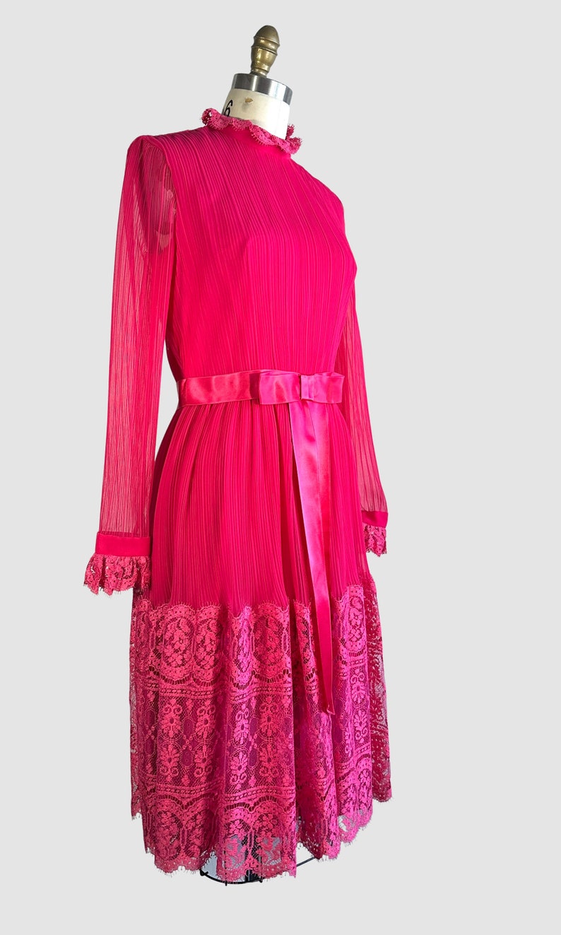 MISS ELLIETTE California, Vintage 60s Hot Pink Dress w/ Chantilly Lace & Bows, Dead Stock w/ Tags Mod 70s 1970s Barbie Pink Size Small image 5