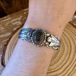 TWIN ARROWHEADS Black Stone and Coin Silver Cuff | Fred Harvey Era Style | Small Bracelet | Most Likely Navajo | Southwestern Jewelry