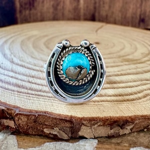 TURQUOISE LUCKY HORSESHOE Sterling Silver Ring | Small Western Horse Accessory | Southwestern Jewelry | Size 6 1/2