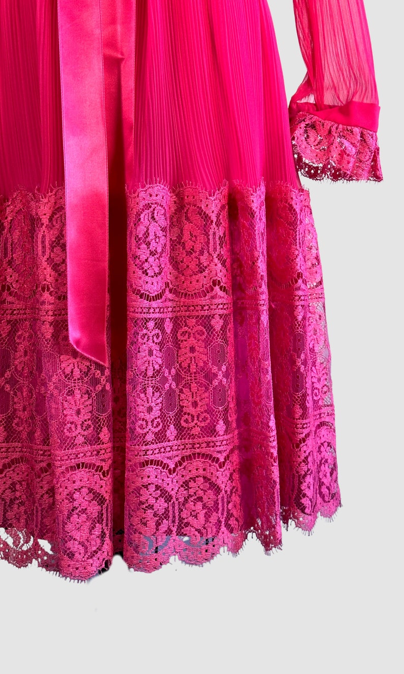 MISS ELLIETTE California, Vintage 60s Hot Pink Dress w/ Chantilly Lace & Bows, Dead Stock w/ Tags Mod 70s 1970s Barbie Pink Size Small image 7