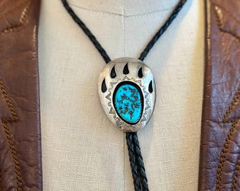 BLUE BEAR CLAW Vintage 70s Silver & Turquoise Bolo Tie | 1970s Shadowbox Paw Pendant | 4 Leaf Clover Hallmark | Jewelry Southwestern