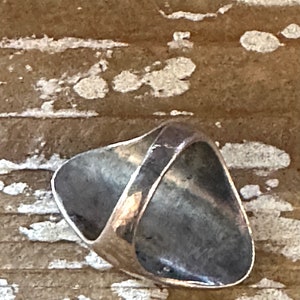 GRAPHIC SHAPES Vintage 70er Silber Multi-Stone Inlay Statement Ring 1970er Jahre Navajo oder Zuni Schmuck der amerikanischen Ureinwohner Größe 25 cm Bild 5