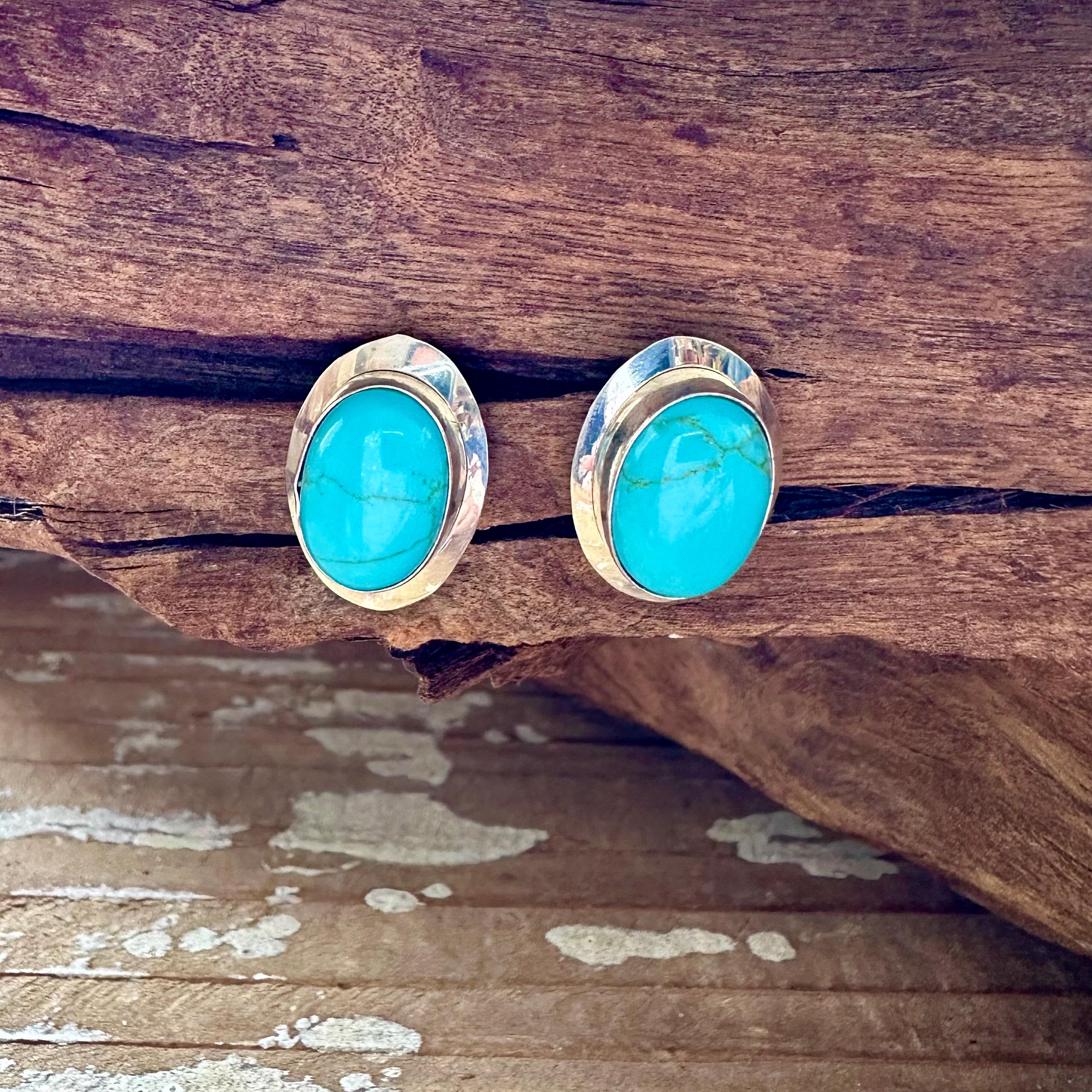 Orecchini a bottone con GOCCE DI TURCHESE e argento sterling / Pietre ovali blu brillante / Montatura a disco in argento / Gioielli del sud-ovest - Italia