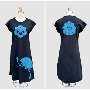 Puede incluir: Un juego de tres tazas de cerámica con un acabado mate moteado. Las tazas son de color azul, verde y blanco. Cada taza tiene un diseño simple y moderno, perfecto para café o té. Las tazas están apiladas.