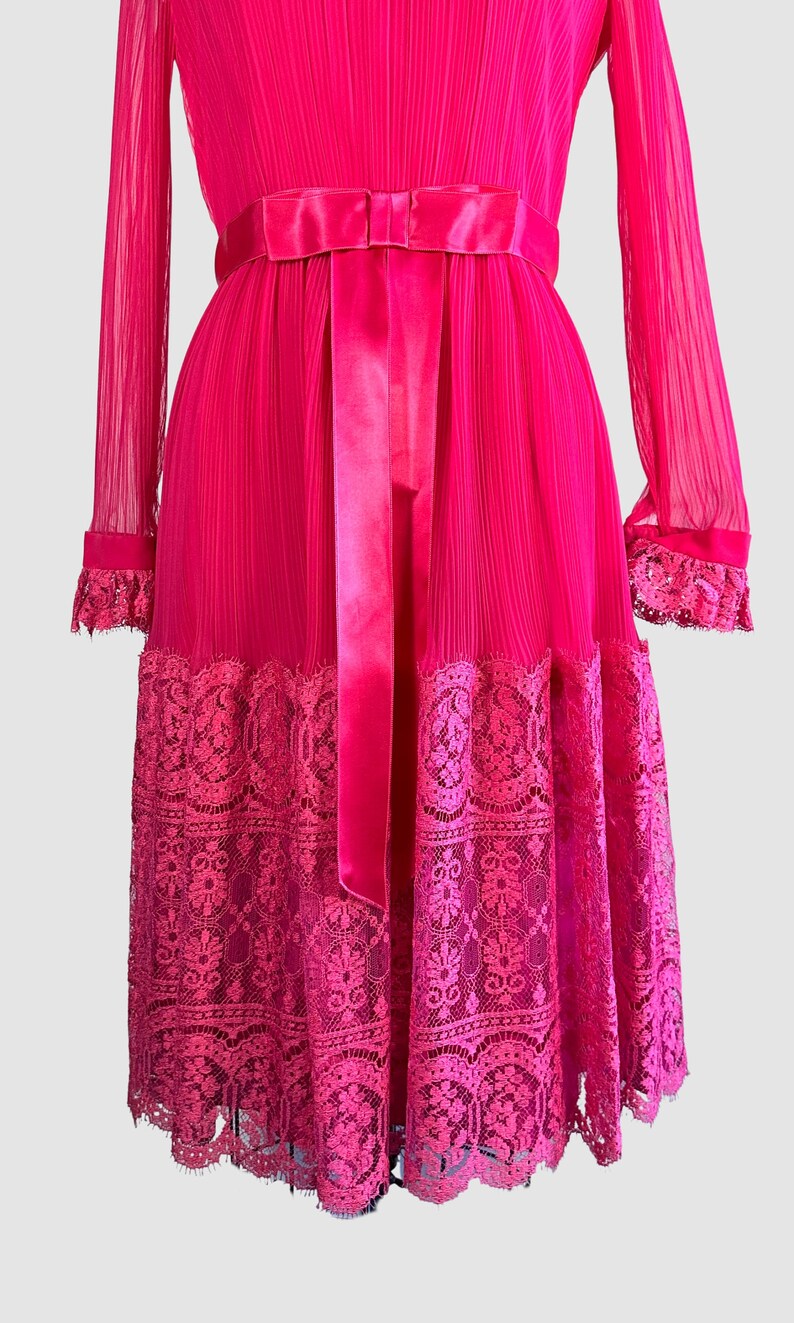 MISS ELLIETTE California, Vintage 60s Hot Pink Dress w/ Chantilly Lace & Bows, Dead Stock w/ Tags Mod 70s 1970s Barbie Pink Size Small image 6