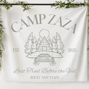 Camp Bachelorette Party Wandteppich, Wandern Brautparty Dekor, Camping Party Kulisse, Brautdusche Party Willkommensschild, Camping Bach Banner