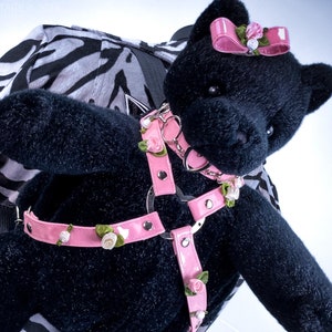 Mochila con arnés de oso rosa con diseño de ángel y bebé gótico de los años 90 con lobotomía de Claire gratis