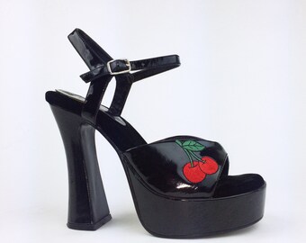 clueless chunky sole sandal