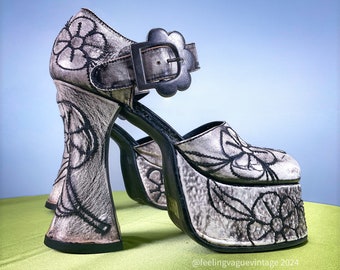Vintage 90’s Does 70’s Flower Power Mega Platform Heels with Embroidered Daisies // 9