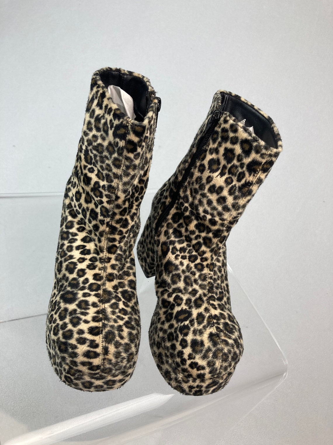 90s Vintage Fuzzy Leopard Print Chunky Heel Boots // 6.5