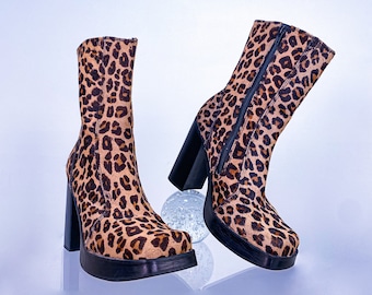 90's Vintage Leopard Chunky High Heel Ankle Boots // 9