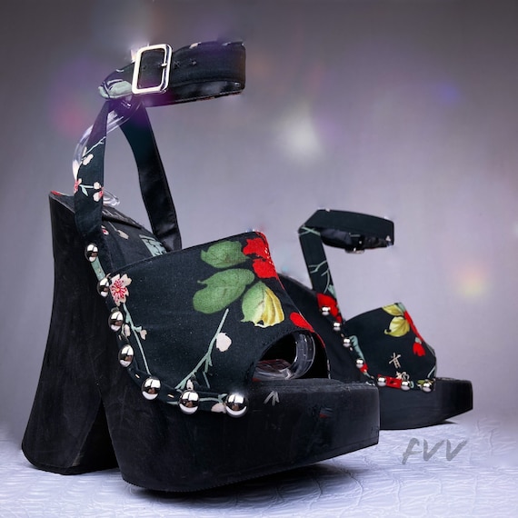 90s Red and Black Blossom Mega Platform Wood and … - image 1