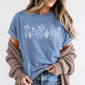 Camiseta de flores, camiseta de flores silvestres, camiseta floral estilo cottagecore, camiseta botánica, camiseta de naturaleza, camiseta de flores silvestres, regalo para ella, colores cómodos
