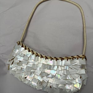 Handgemaakte schoudertas/portemonnee met schelpkralen en kralen