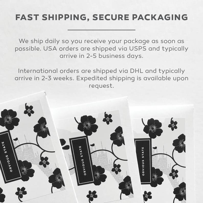 Puede incluir: Tres sobres blancos con dise&ntilde;os florales negros y el texto "OBVIOUS STATE" impreso en cada uno. El texto "FAST SHIPPING, SECURE PACKAGING" est&aacute; impreso en la parte superior de la imagen. El texto debajo dice: "Enviamos diariamente para que reciba su paquete lo antes posible. Los pedidos de EE. UU. se env&iacute;an a trav&eacute;s de USPS y generalmente llegan en 2-5 d&iacute;as h&aacute;biles. Los pedidos internacionales se env&iacute;an a trav&eacute;s de DHL y generalmente llegan en 2-3 semanas. El env&iacute;o acelerado est&aacute; disponible a pedido."