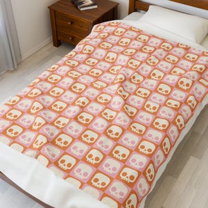 Skull Pattern Velveteen Plush Blanket, Soft Throw for Cozy Home Décor, Perfect for Halloween, Gift for Teens, Warm Fleece Blanket
