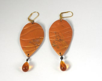 Gold Curved Reversed Teardrop Dangle Earrings with faux amber bead