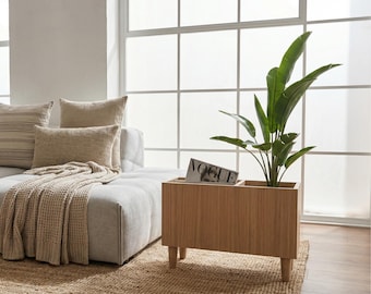 Mesita de noche estrecha con soporte para plantas y revistero – Muebles minimalistas escandinavos de estilo Japandi.